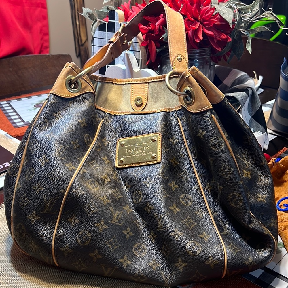 Medium bag with lots of room.